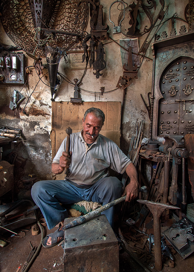 An iron artisan in Jemaa el-Fnna, traditional marketplace of Marrakech  OM-D E-M1  9-18mm