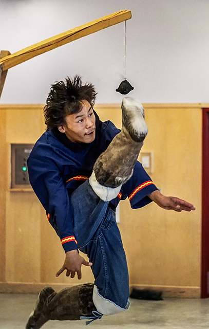 Inuit in Pond Inlet, traditional Inuit game Olympus E-M1  75mm f1.8