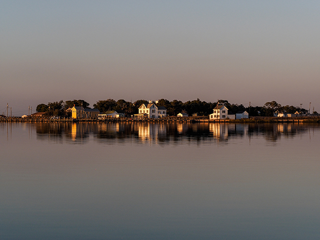 Across sound, approaching Tylerton   Olympus E-M1  40-150mm f2.8