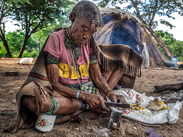 Woman villager- Ju-hoans Bushmen village Oly E-M1 12-40mm f2.8