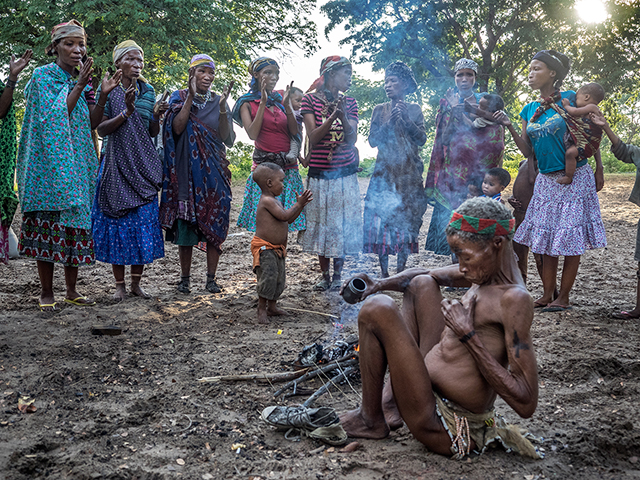 Healing ceremony, Bushmen camp Oly E-M1 12-40mm f2.8