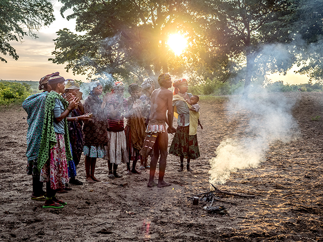 Healing ceremony, Bushmen camp Oly E-M1 12-40mm f2.8