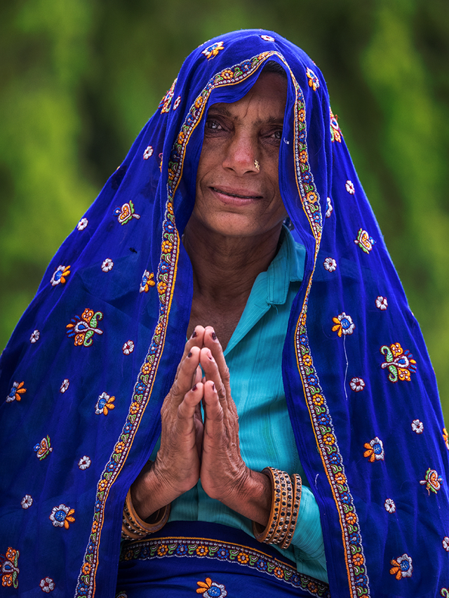 Sri Lankan woman                                                      40-150mm f2.8