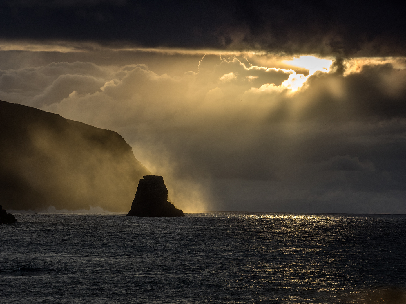 Morning on Easter Island, overlooking Motu Morotiri, a rock formation near Ahu Tongariki and the 15 Maoi heads.